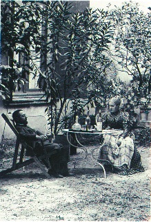 Toulouse-Lautrec dans son jardin à Malromé