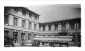 Institut de Chimie (rue Ste Catherine) On remarquera à l'extérieur, auvent et paillasses pour manipulations sur des réactions dangereuses