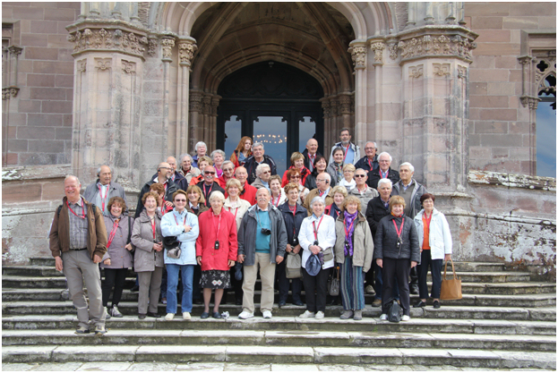 Le groupe des Amopaliens sur les marches du palais Sobrellano